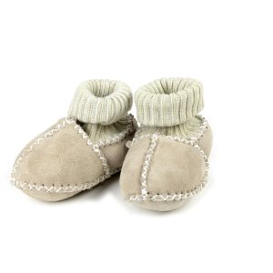 Baby-Fellschuh mit Strickbündchen