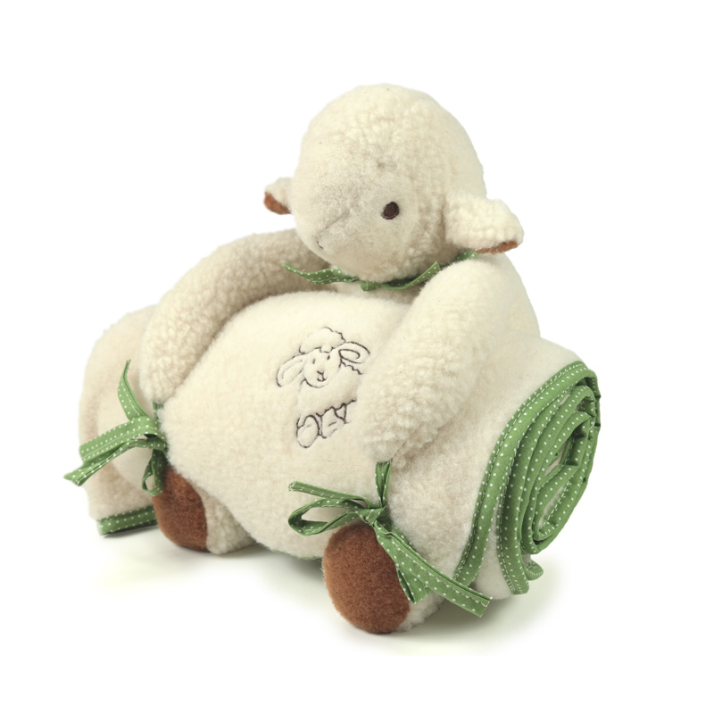 Schaf Hanni mit Kuscheldecke